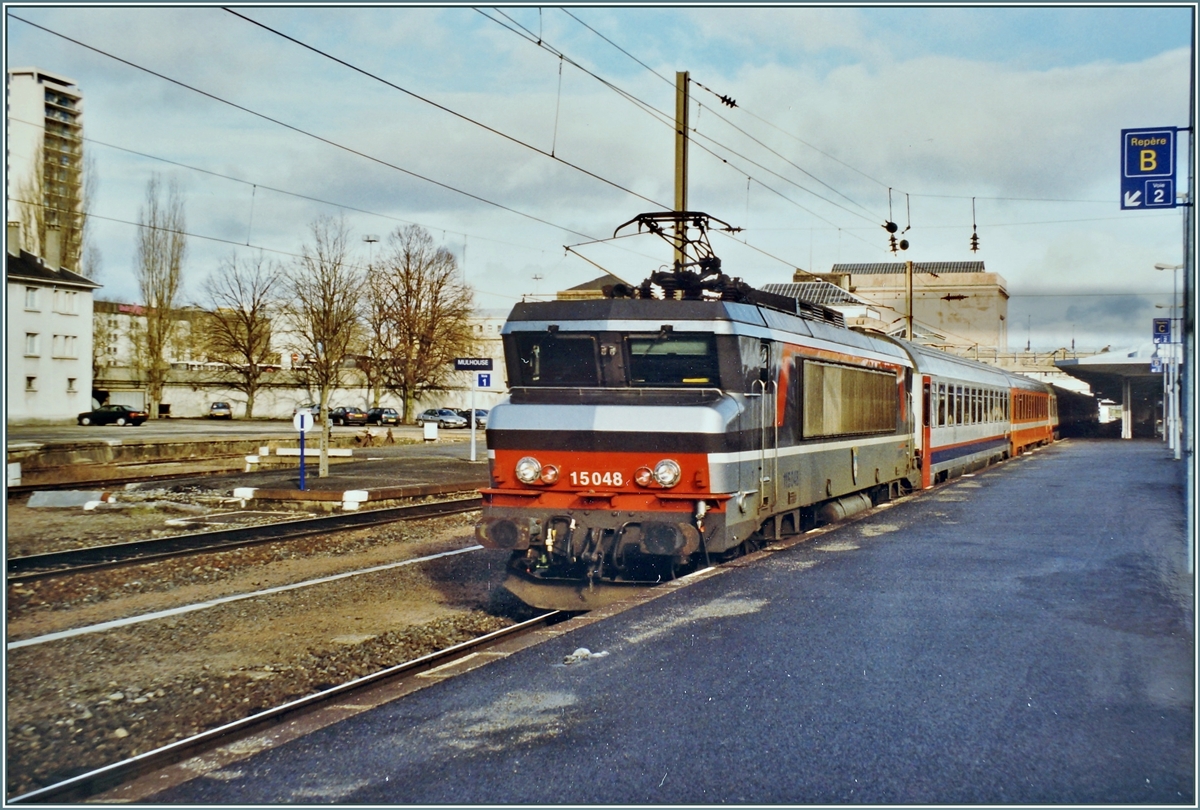 The SNCF BB 15048 with the EC Vauban in Mulhouse.
31.01.2001