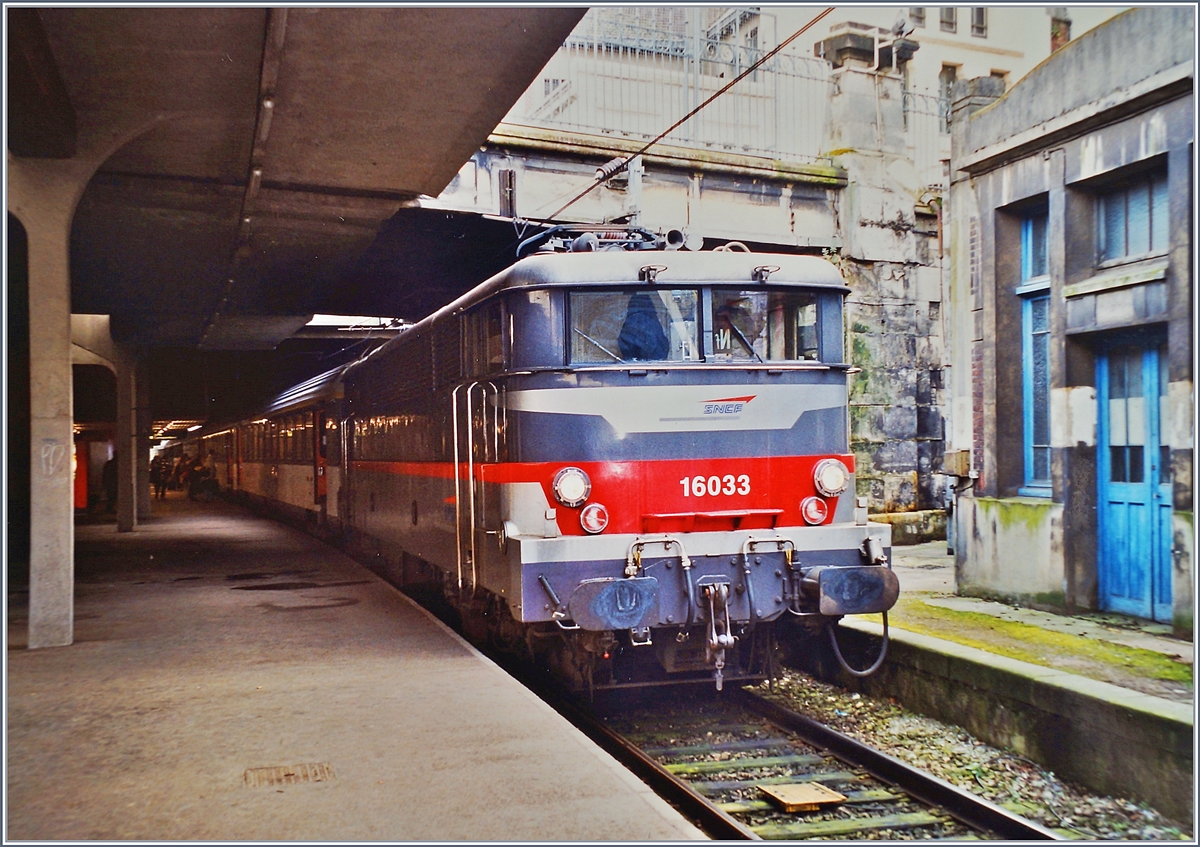 The SNCF BB 16033 in Rouen. 

14.02.2002
