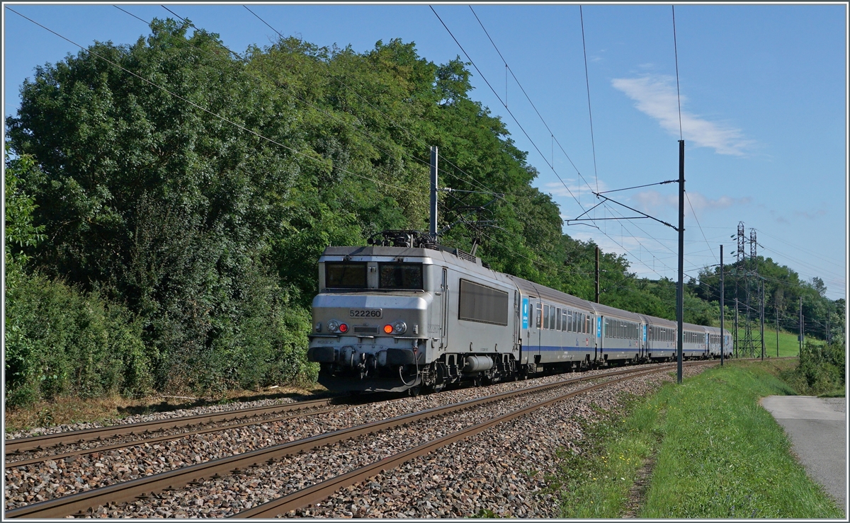 The SNCF BB 22260 is traveling at Chancy Pougny with a TER from Lyon to Geneva and will soon reach the border with Switzerland. 

Aug 16, 2021