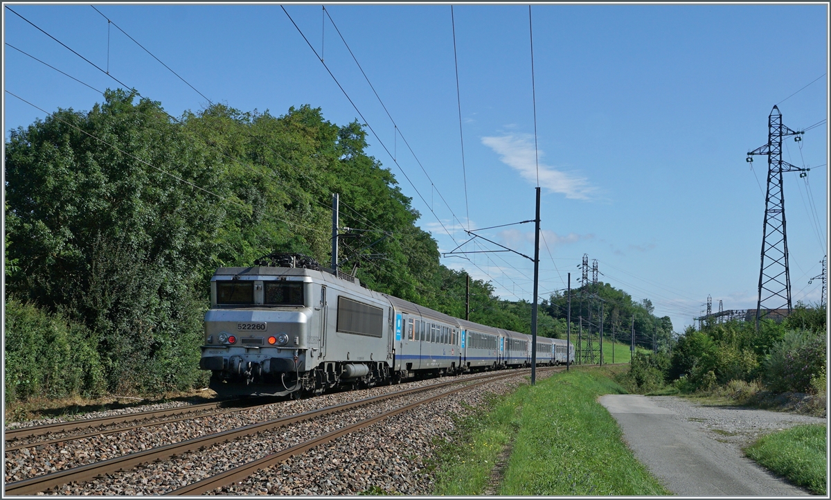 The SNCF BB 22260 with his TER from Lyon to Geneve by Pougny. 

16.08.2021