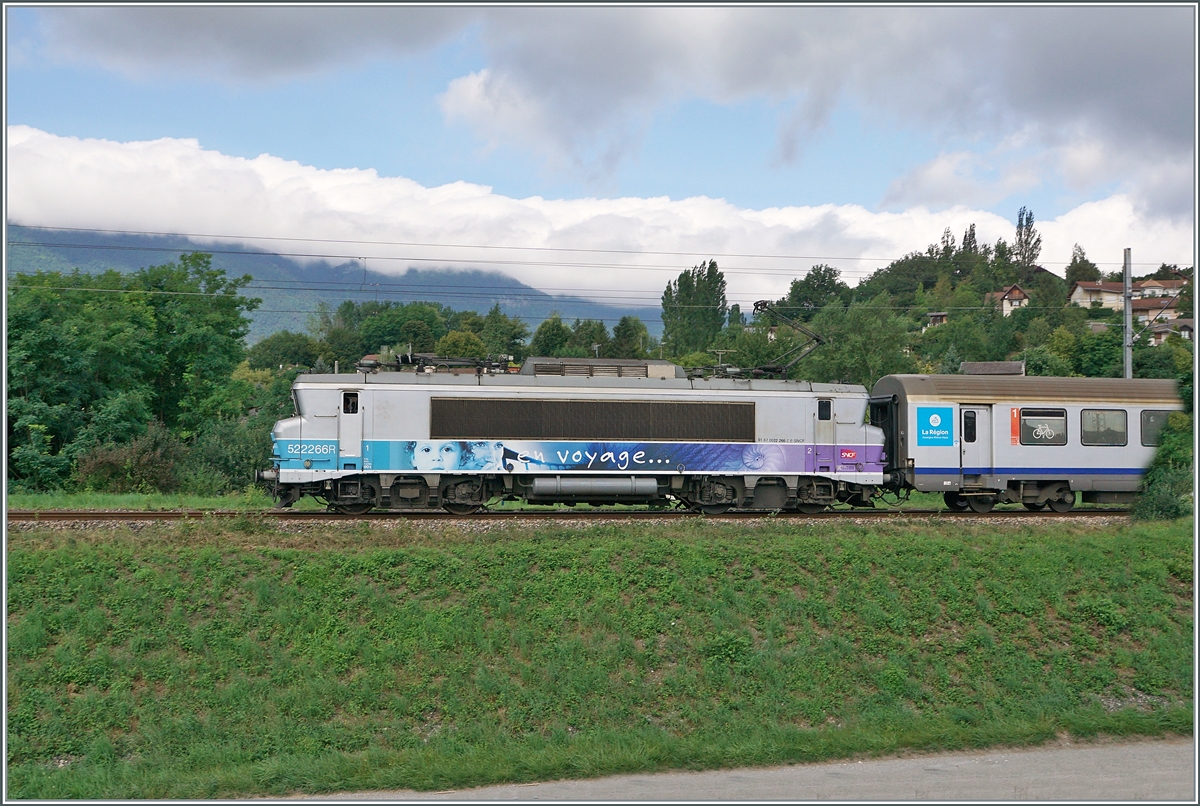 The SNCF BB 22266 (91 87 0022 266-7 F-SNCF) with his TER from Geneva to Lyon by Pougny-Chancy. 

16.08.2021