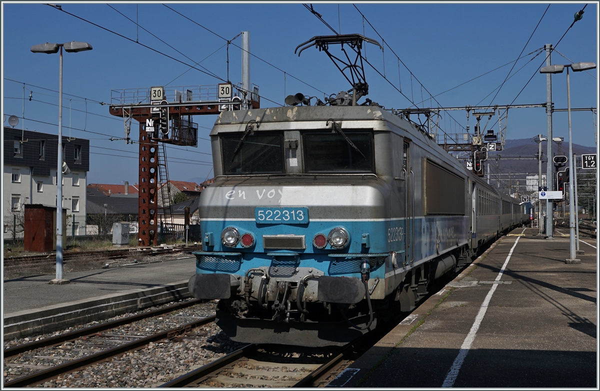 The SNCF BB 22313 with his TER to Lyon in Aix-les-Bains. 

22.03.2022