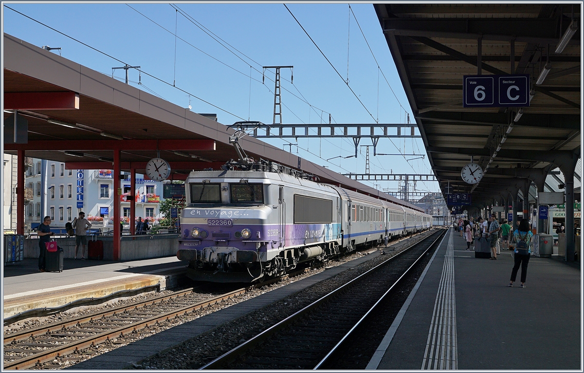 The SNCF BB 22360 with his TER to Lyon in Geneva.
19.06.2018