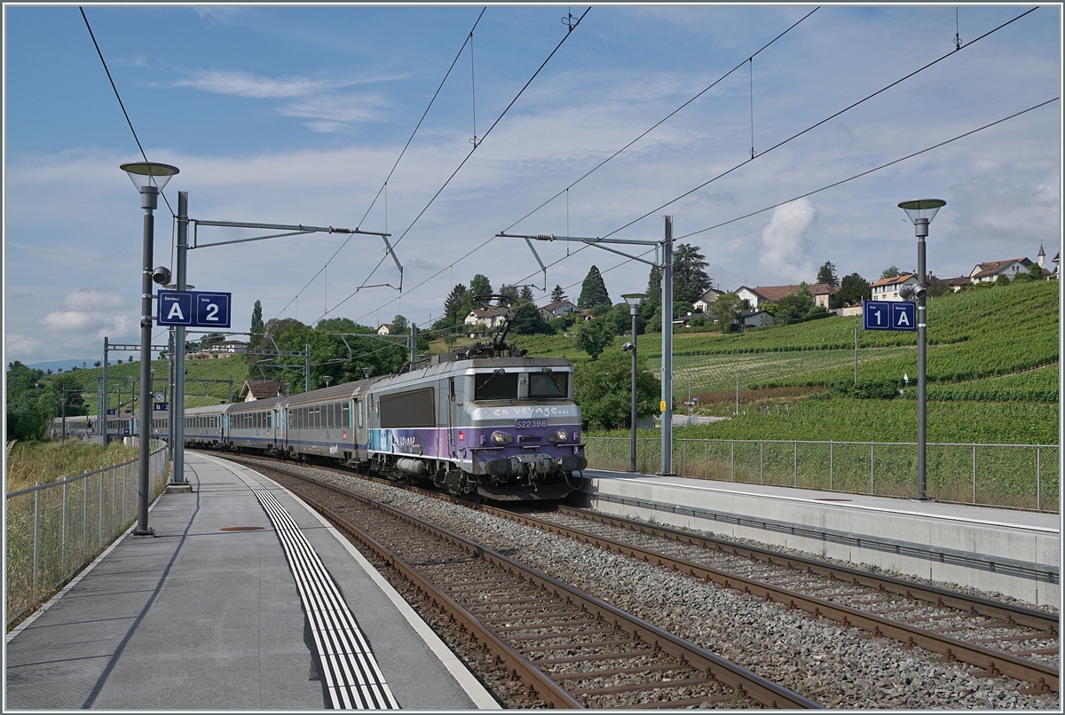 The SNCF BB 22396 wiht his TER to Geneva in Russin.

28.06.2021