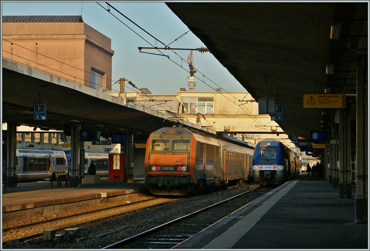 The SNCF BB 26 150 with a TER 200 to Basel by his stop in Mulhouse.
11.12.2013
