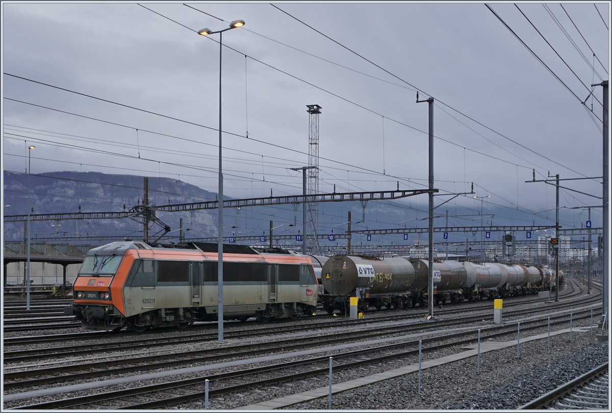 The SNCF BB 26211 (Sybic) in the Genève la Praille Triage Station.

13.02.2020