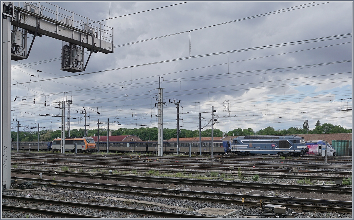 The SNCF BB 67464 and a BB 26000 in Strasbourg. 

28.05.2019