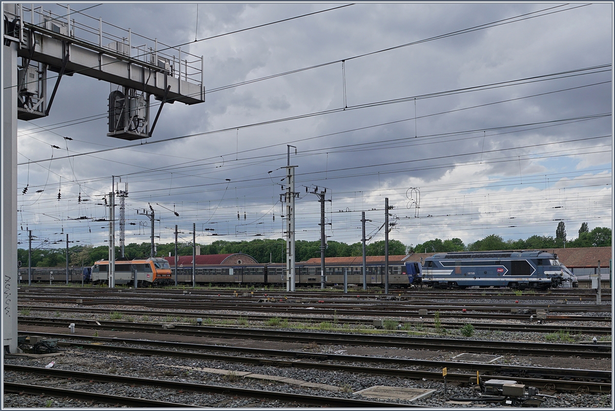 The SNCF BB 67519 with his TER and a SNCF BB26000 in Strasbourg.

28.05.2019
