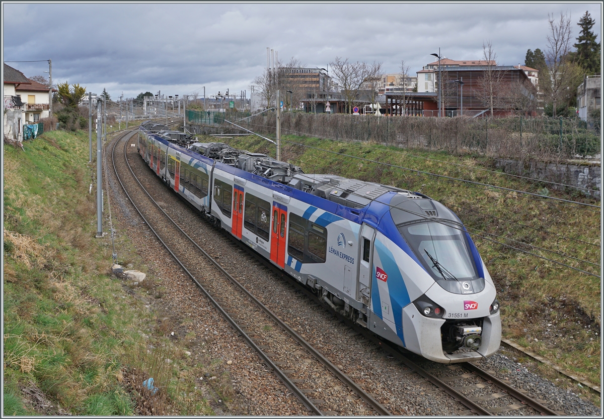 The SNCF Coradia Polyvalent régional tricourant 31551 and an other one are arriving at his destination Annemasse. This TER 884662 is comming from St-Gervais-Les-Bains-La-Fayet. 

10.03.2023
