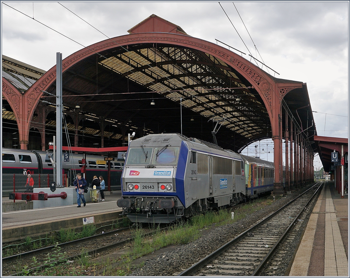 The SNCF GRAND EST BB 26143 with a TER 200 in Strasbourg.

28.05.2019