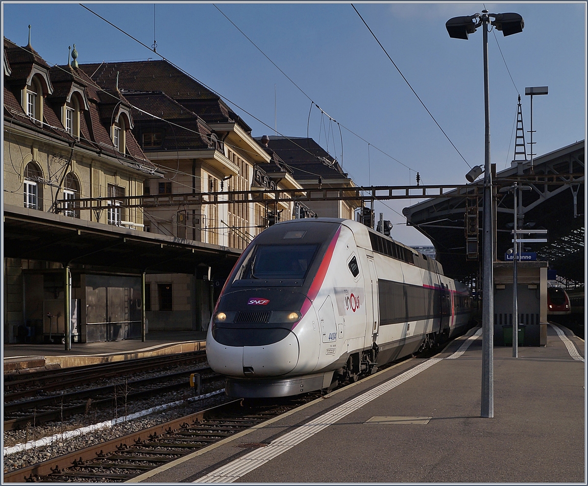 The SNCF InOui TGV 4404 runs for Lyria in Lausanne.

04.12.2019