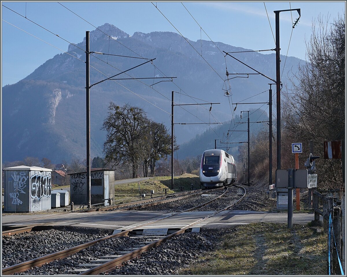 The SNCF inoui TGV Duplex Rame 240 in in St-Laurent. 

12.02.2022