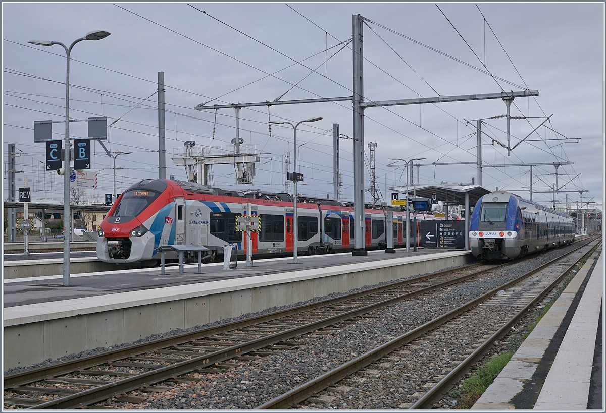 The SNCF Léman Express Z 31507 M (Coradia Polyvalent régional tricourant)an the Z 27534 in Annemasse.

15.12.2019