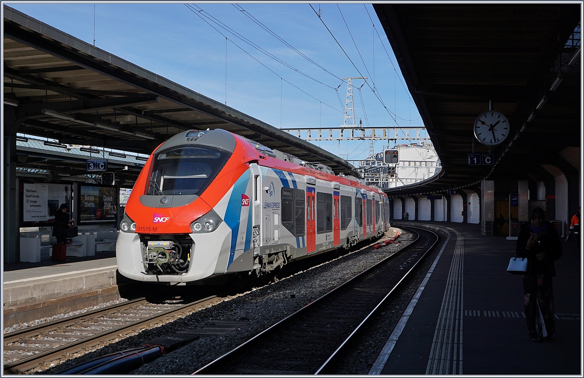 The SNCF Régiolis Z 31 151 on the way to Coppet by his stop in Geneva. 

13.02.2020