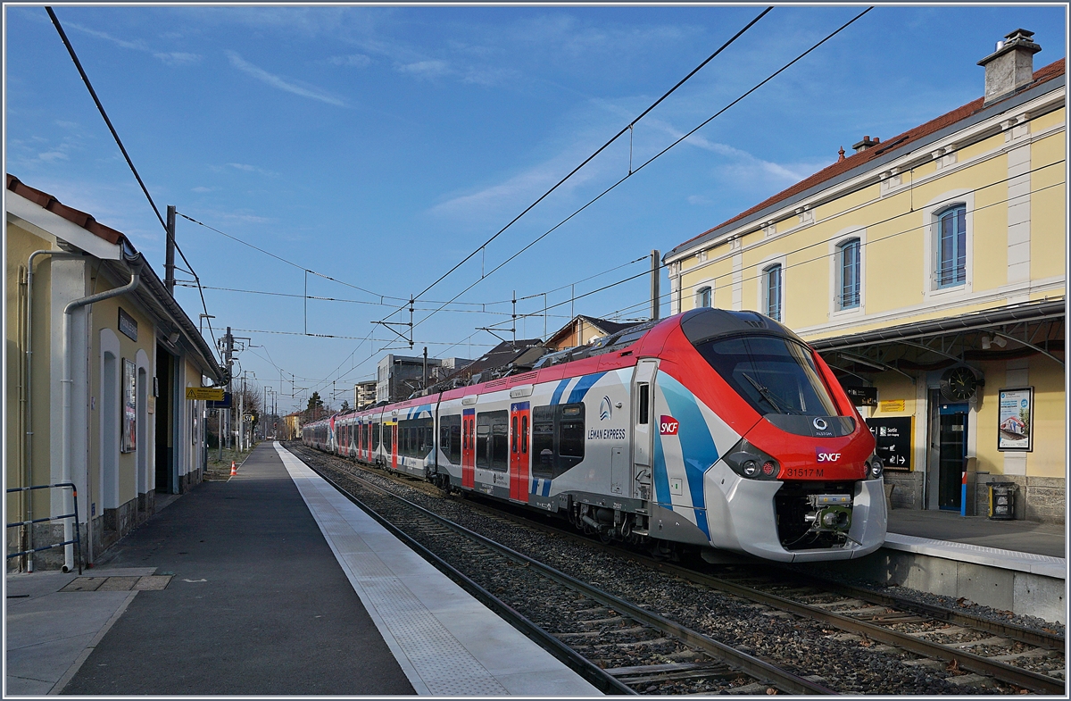 The SNCF Régiolis Z 31 517 and an other one on the way to Coppet by his stop in Thonon les Bains.

08.02.2020