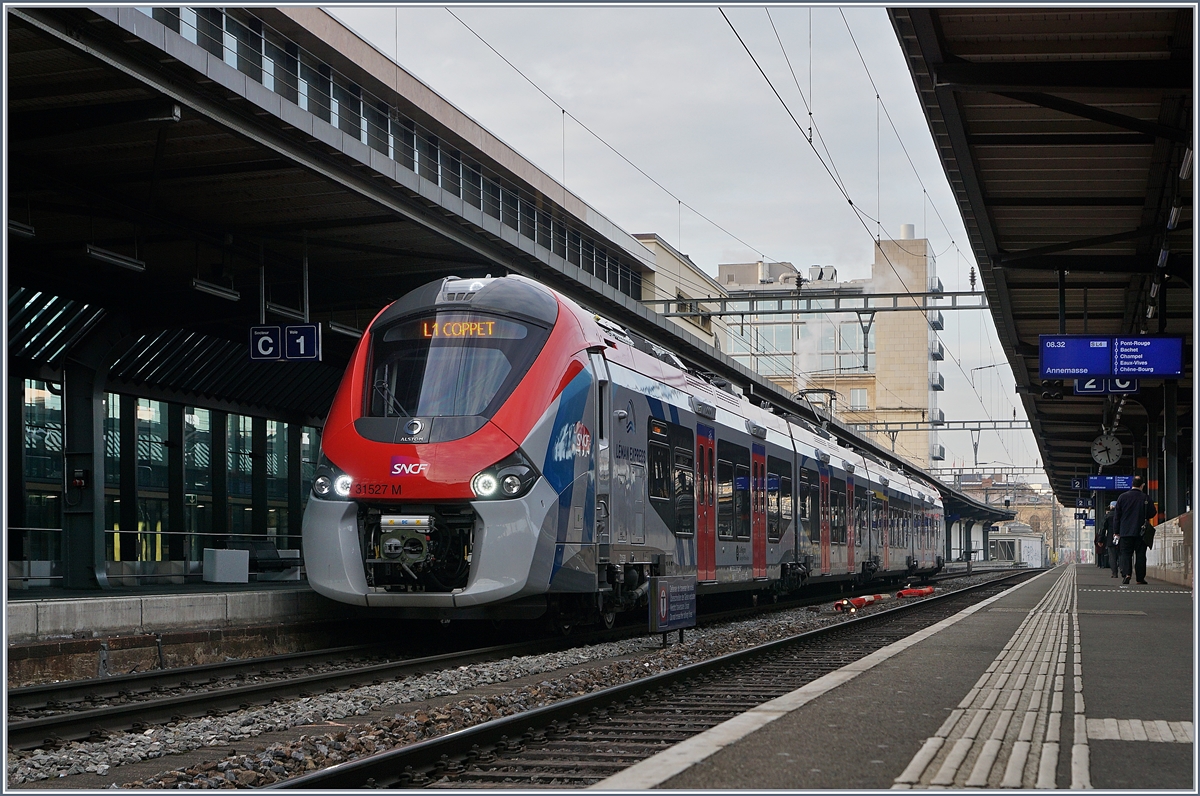 The SNCF Regiolis Z 31 527 on the way to Coppet by his stop in Geneva Main Station.

08.02.2020