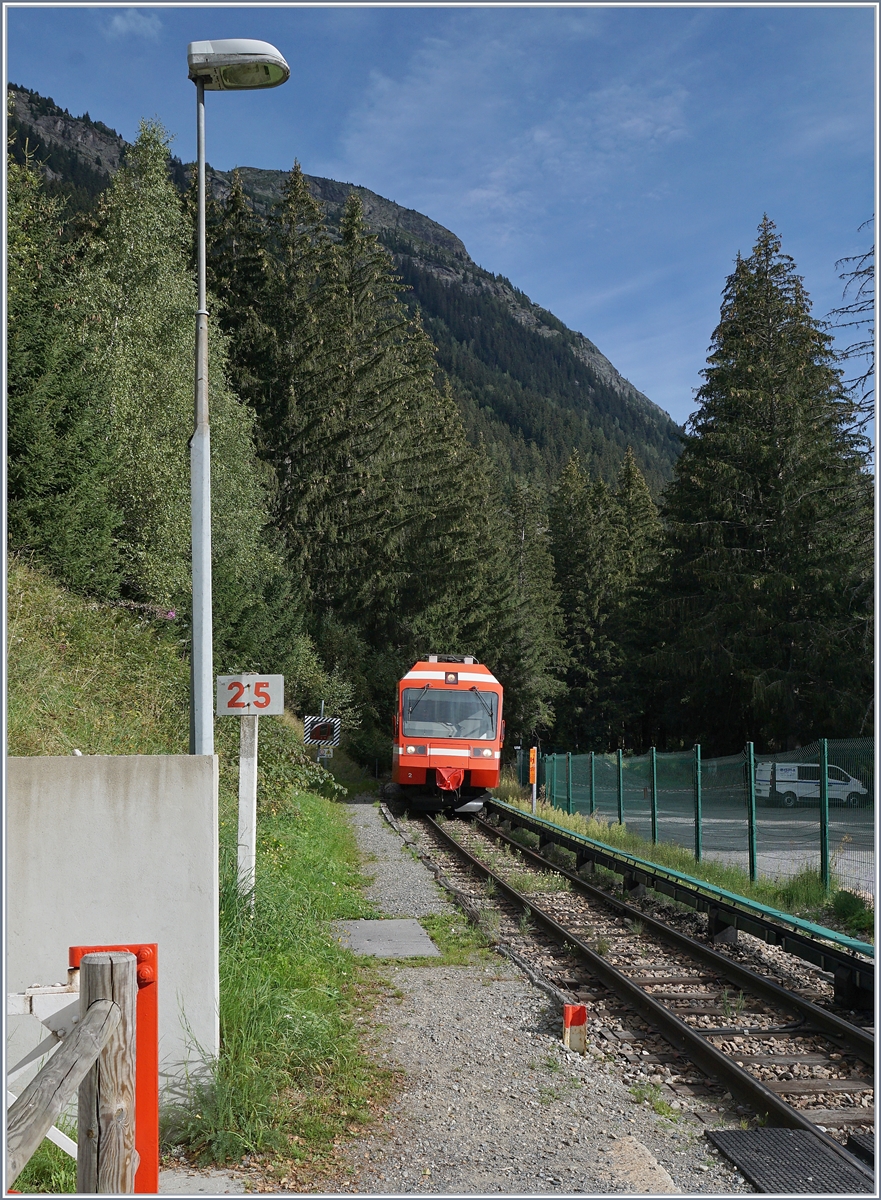 The SNCF TER 18910 is arriving at the La Joux Station. 

25.08.2020