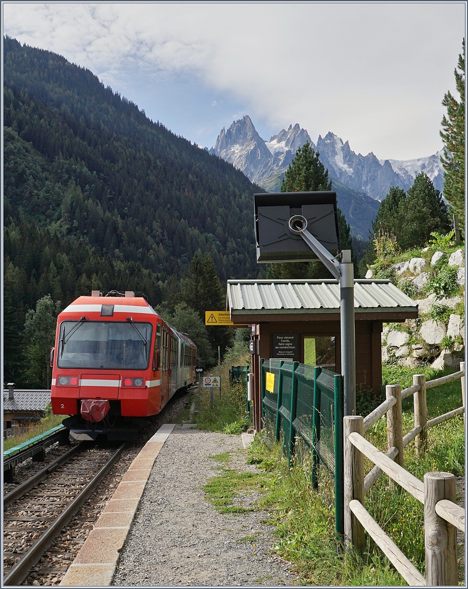 The SNCF TER 18910 is leaving the La Joux Station. 

25.08.2020