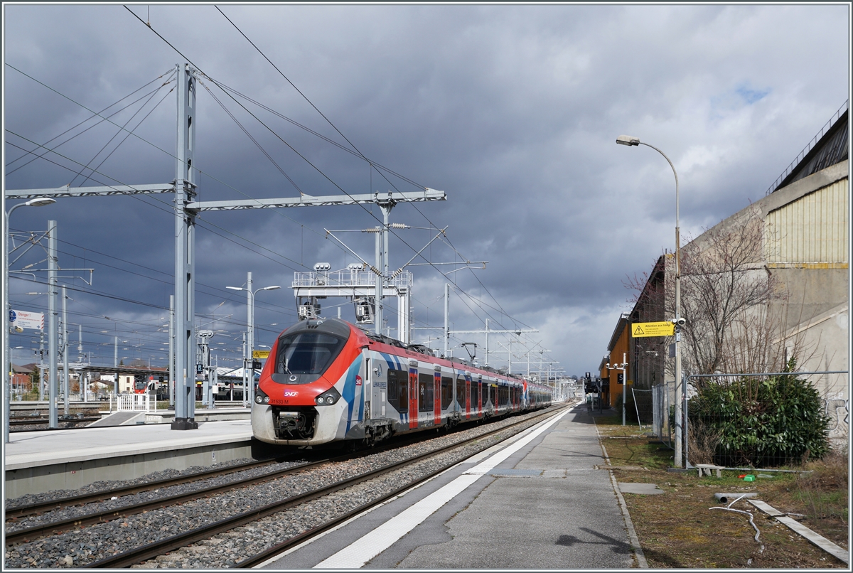 The SNCF TER 884668 from St-Gervais-les-Bains-Le-Fayet to Bellegarde (Ain) in Annemasse wiht the SNCF Coradia Polyvalent régional tricourant 31533 und 31531.

10.03.2023