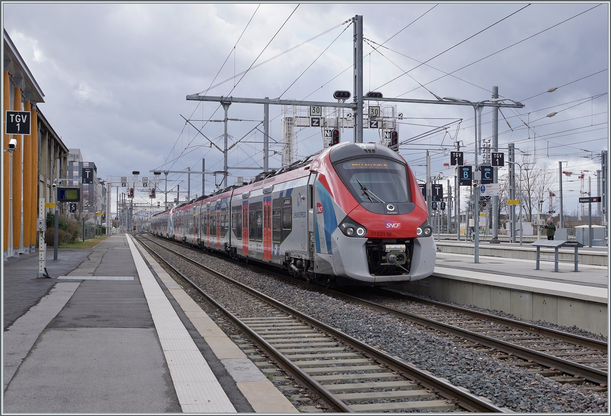 The SNCF TER 884668 from St-Gervais-les-Bains-Le-Fayet to Bellegarde (Ain) in Annemasse wiht the SNCF Coradia Polyvalent régional tricourant 31533 und 31531.

10.03.2023