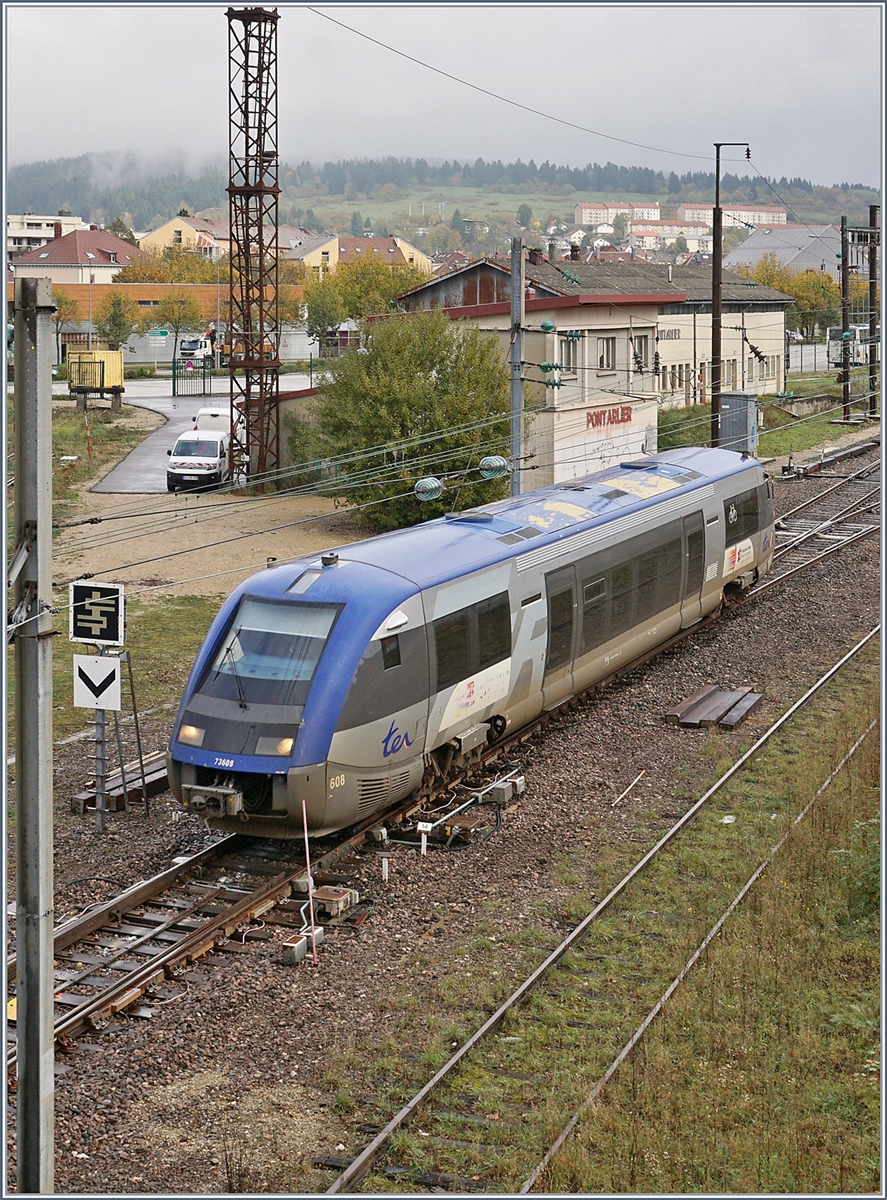 The SNCF TER X 73608 is leaving Pontarlier on the way to Dole. 

29.10.2019