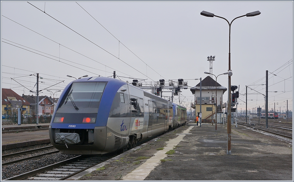 The SNCF X 73722 and 73593 are leaving Belfort on the way to Besançon Viotte.
11.01.2019