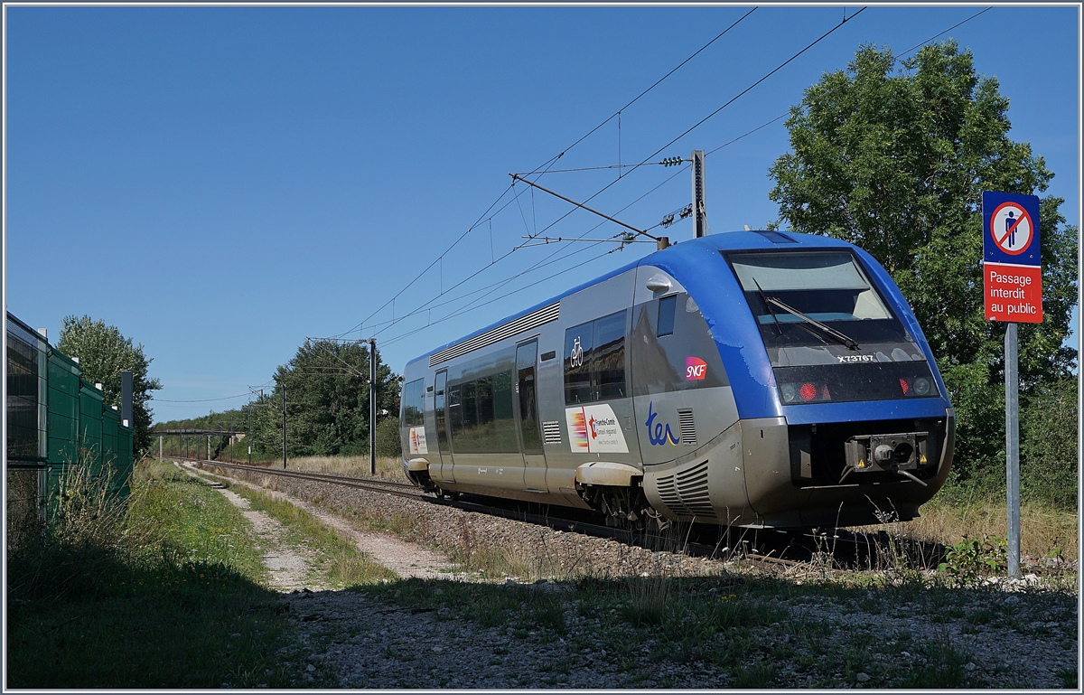 The SNCF X 73767 is the TER 895714 from Pontarlier (dp 11:28) to Dole-Vile (arr 12:45) and is leaving La Rivière-Drugeon.

21.08.2019 