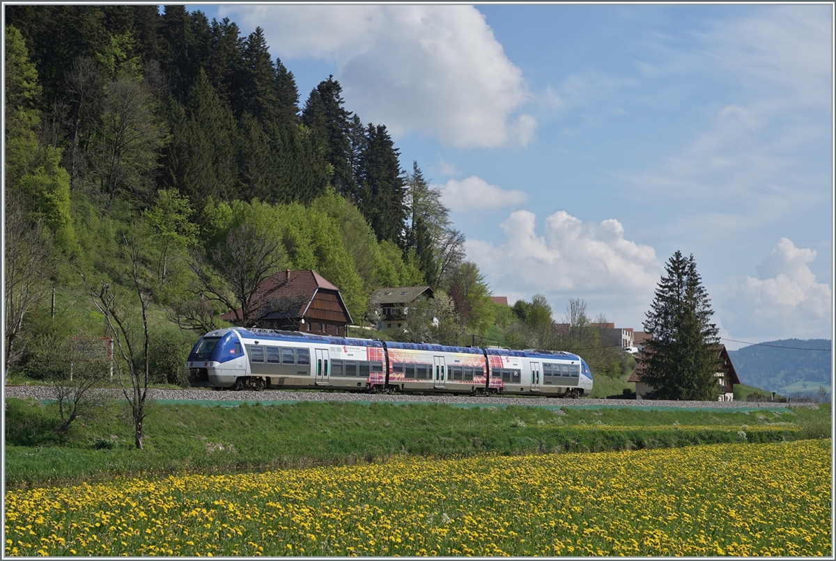 The SNCF X 76713/714 is the TER 18109 service from Besançon Viotte to La Chaux-de-Fonds. This train was pictured near Pont de la Roche near Morteau

10.05.2022 