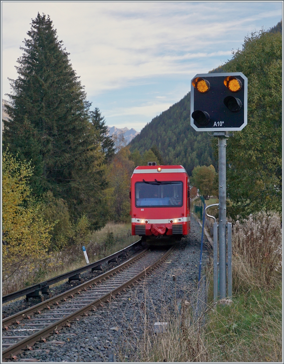 The SNCF X 850 055 von the way to St Gervais les Bains Le Fayet by Vallorcine. 

20.10.2021