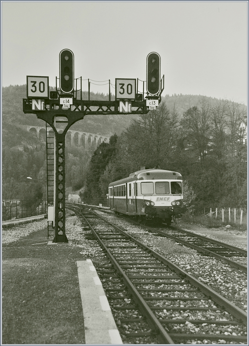The SNCF XC 2830 in Morez.
Oct. 1985