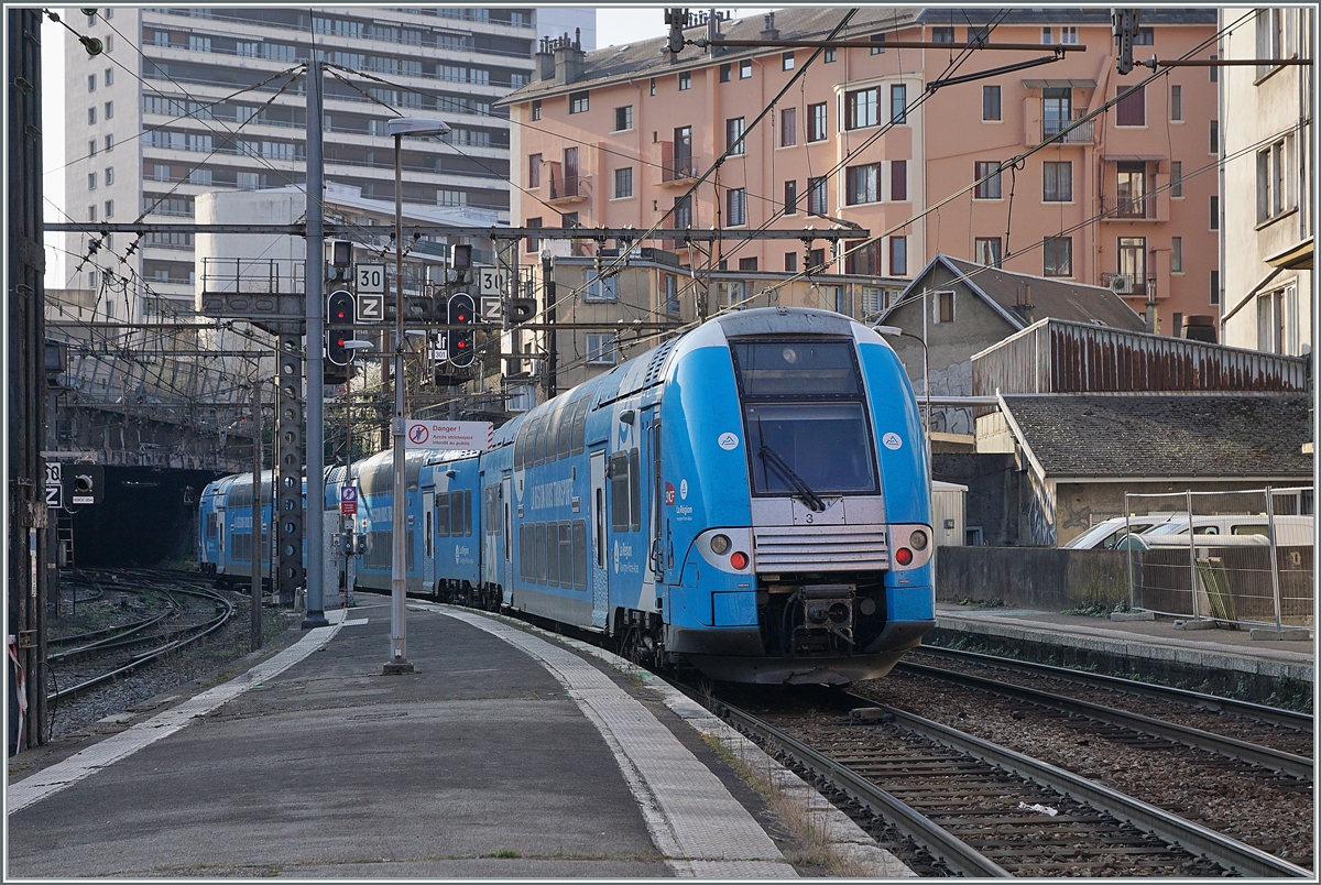 The SNCF Z 24322 is the TER 96630 from Genève to Grenoble. This service was pictured by departur in Chambéry-Challes-les-Eaux.

20.03.2022