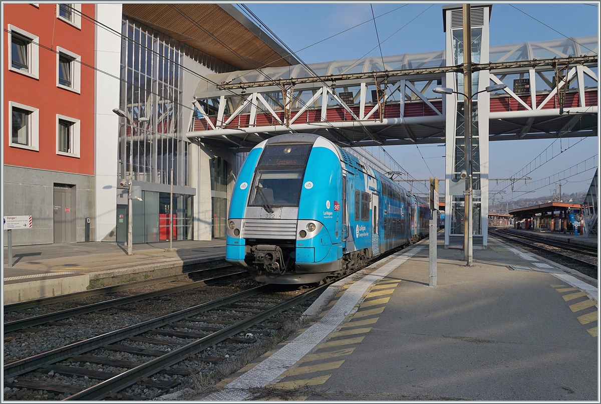 The SNCF Z 24322 is the TER 96630 from Genève to Grenoble. This service was pictured by his stop in Chambéry-Challes-les-Eaux. 

20.03.2022

