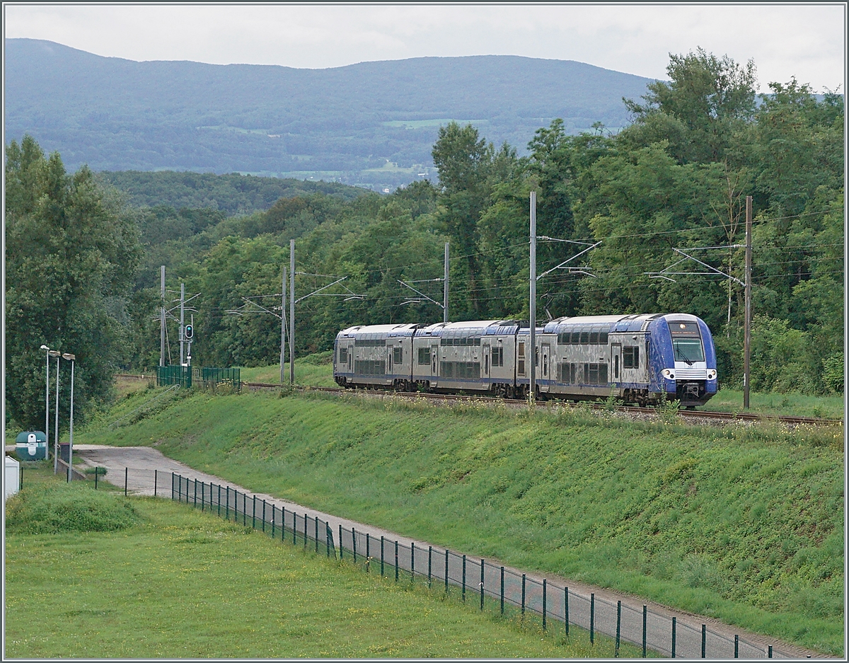 The SNCF Z 24604  Computermouse  on the way from Grenoble to Geneva by Pougny. 

16.08.2021