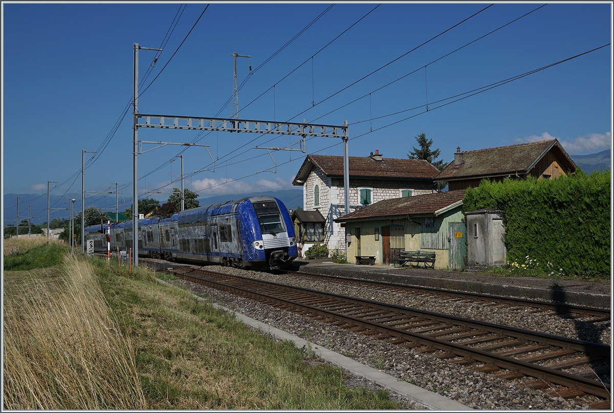 The SNCF Z 24607  Computermouses  on the way from Valence to Geneve by Bourdigny. 

19.07.2021