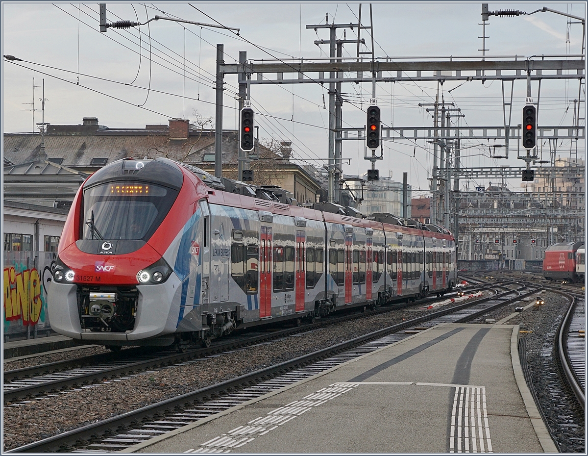 The SNCF Z 31 527 M from Evain to Coppet is arriving at the Geneva Station.

08.02.2020