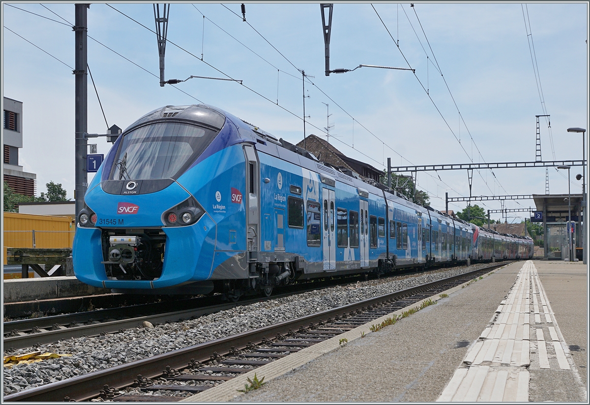 The SNCF Z 31 545 and an other one by his stop in Versoix. 

28.06.2021 