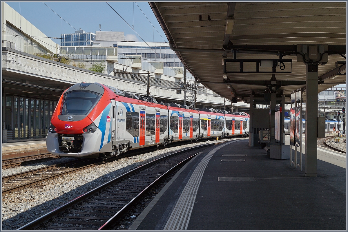 The SNCF Z 31503 M (UIC 94 87 0031 503-9F-SNCF) Coradia Polyvalent régional tricourant by test runs in Lausanne.

01.05.2019