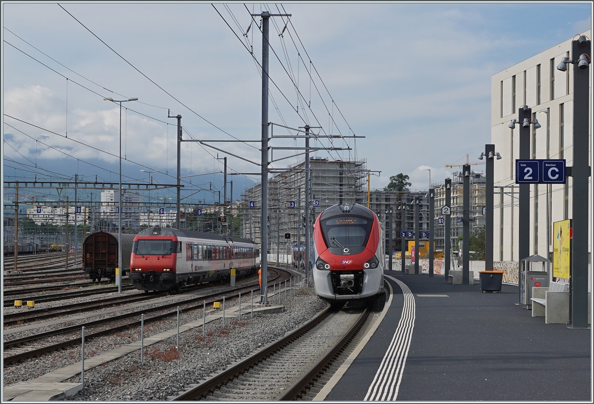 The SNCF Z 31503 M (Coradia Polyvalent régional tricourant) is arriving at Lancy Pont Rouge.

28.06.2021