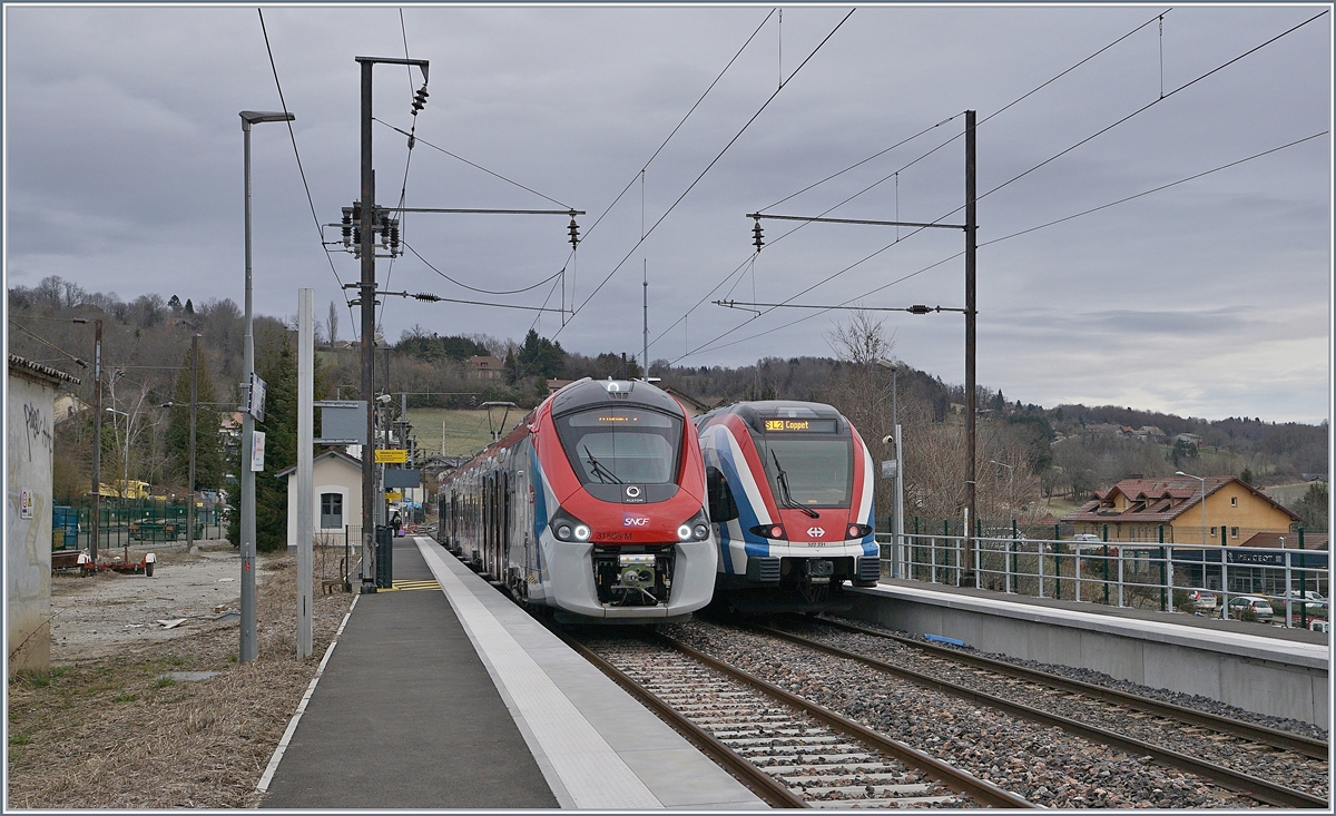 The SNCF Z 31505 to Annecy and SBB RABe 522 231 to Coppet by his stop in Groisy-Thorens-la-Caille. 

13.02.2020
