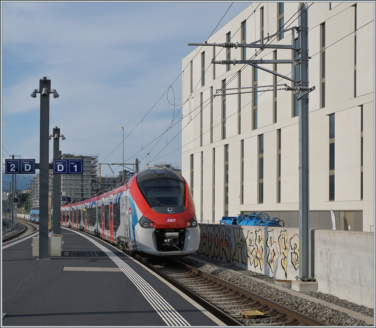 The SNCF Z 31513 and  541 in Lancy Pont Rouge on the way to Annemasse. 

28.06.2021