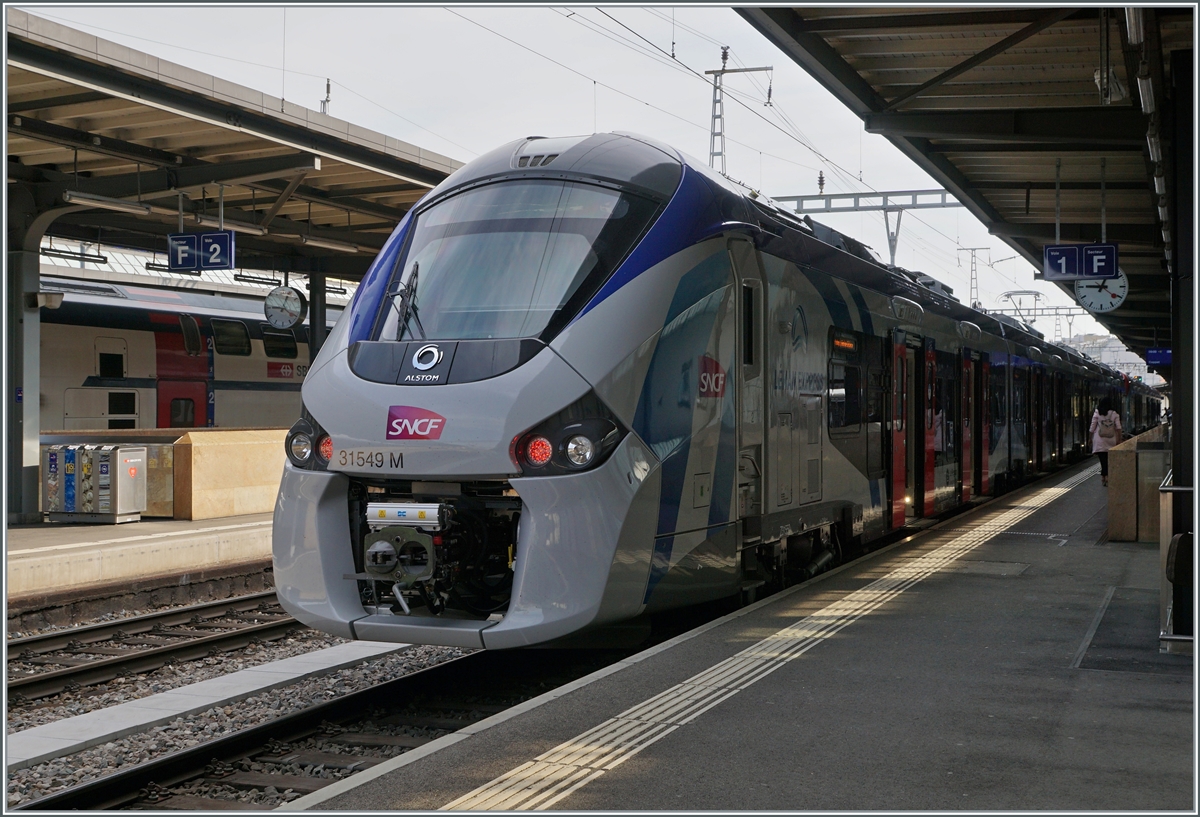 The SNCF Z 31549 M (Coradia Polyvalent régional tricourant) by his stop in the Geneva Station.

28.06.2021