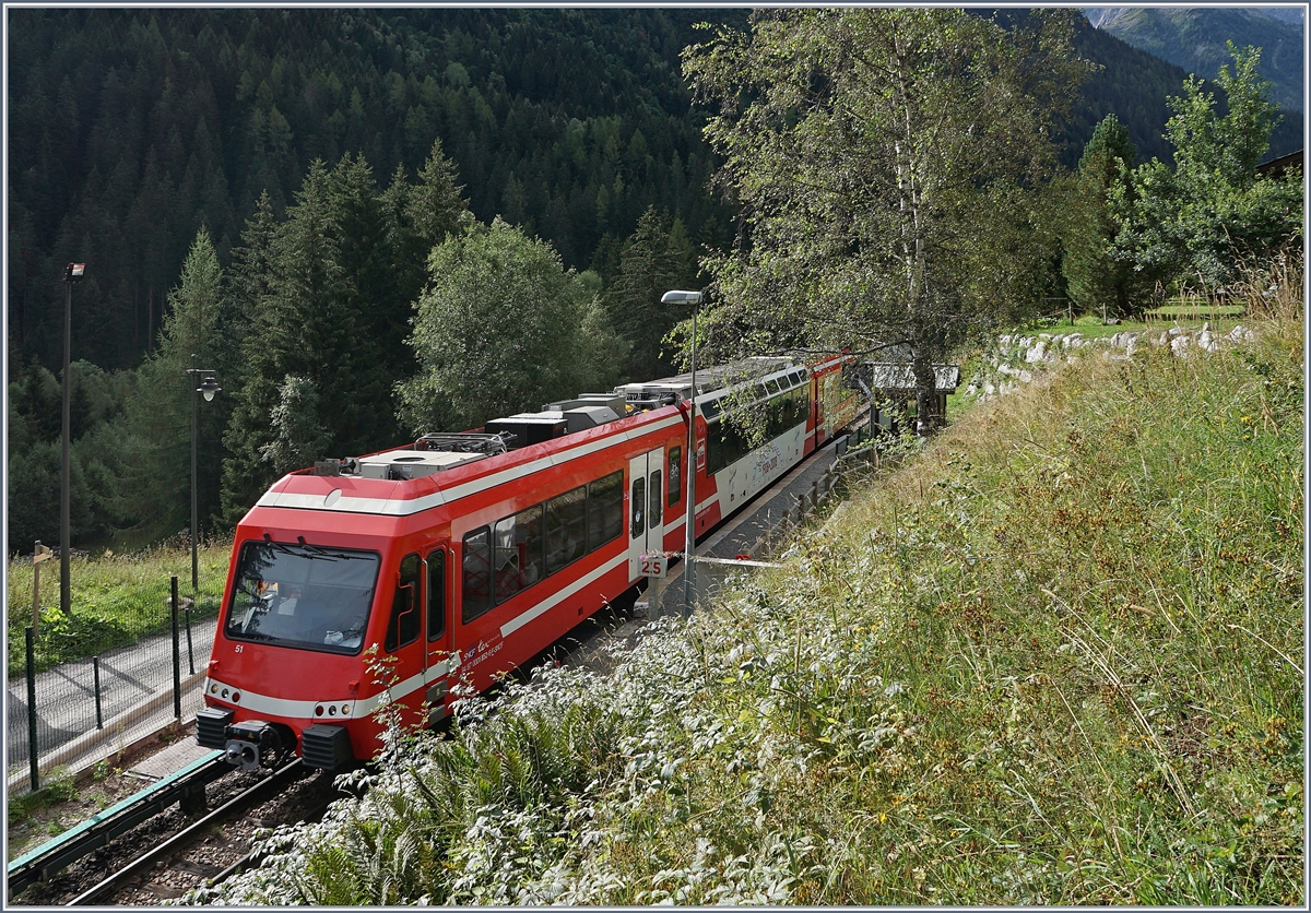The SNCF Z 850 52 ((94 87 0001 852-6 F-SNCF) in the La Joux Station. 

25.08.2020