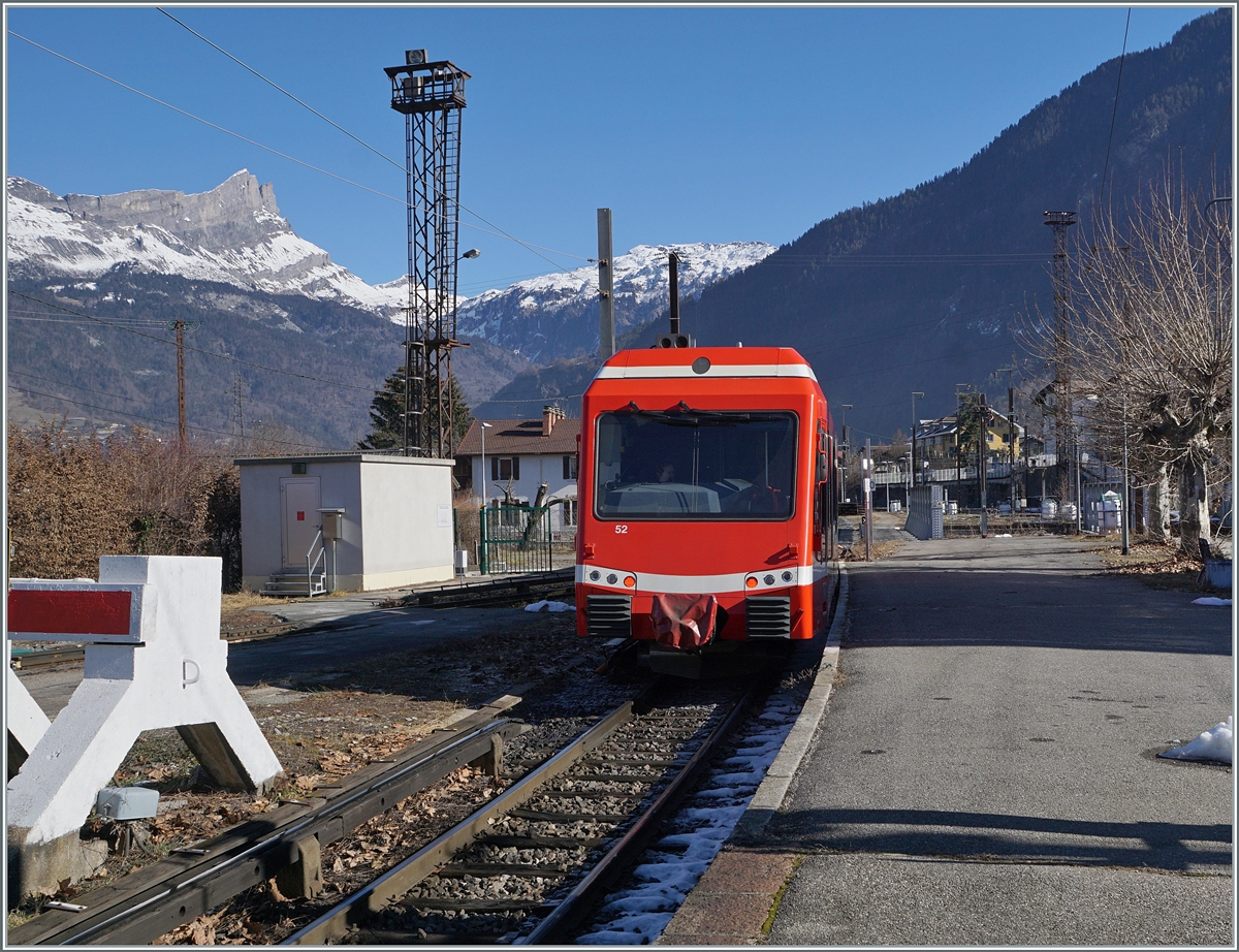 The SNCF Z 850 ZRx 1852 (UIC 94 87 0001 852-6 F-SNCF) is leaving Saint Gervais-Les-Bains-Le Fayet on the way to Vallorcine.

14.02.2023