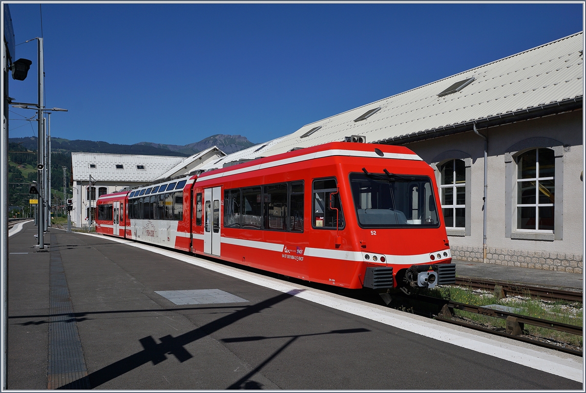 The SNCF Z850 (94 87 0001 854-2 F-SNCF) in St Gervais les Bains le Fayet Station. 

07.07.2020