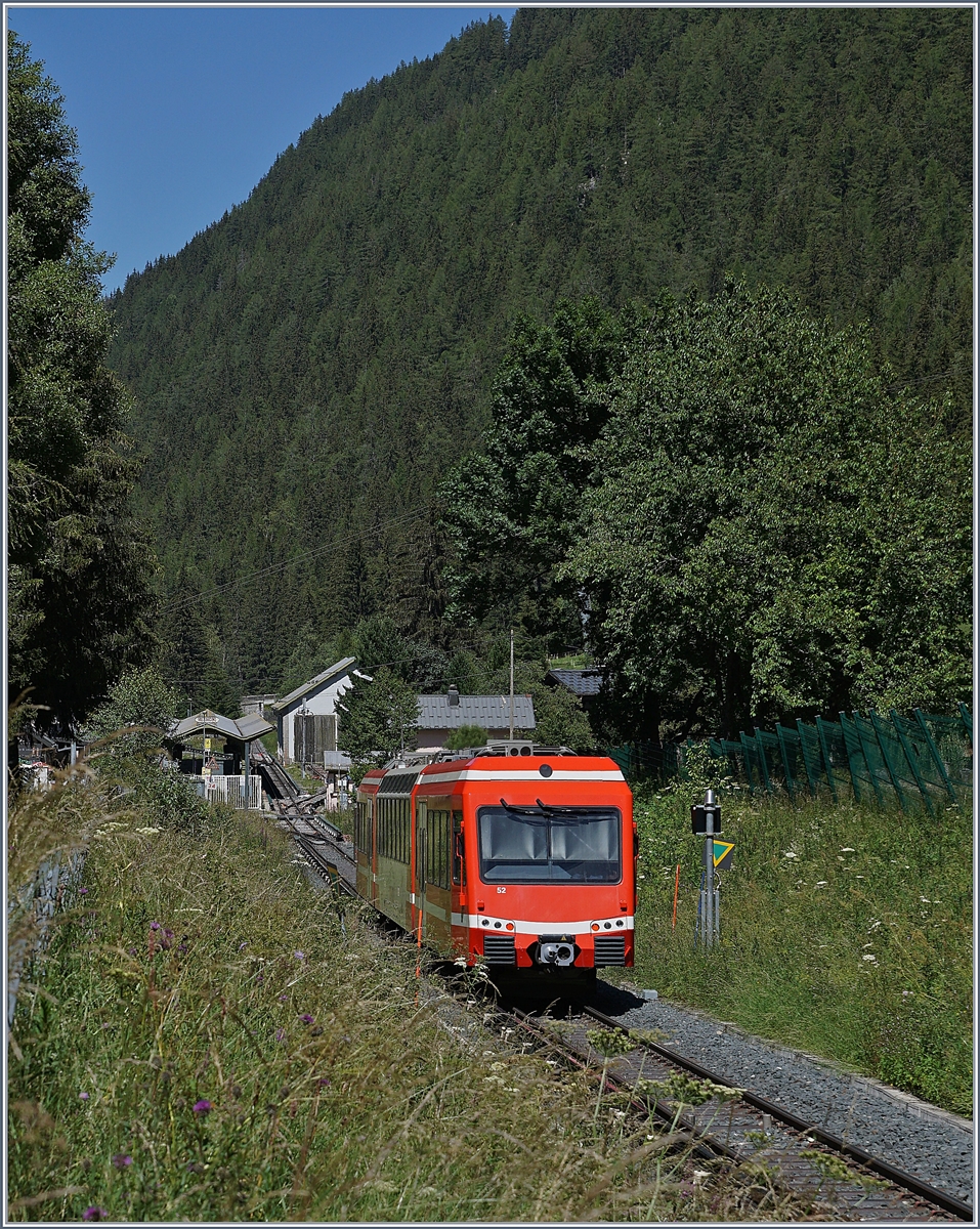 The SNCF Z850 N° 52 (94 87 0001 854-2 F-SNCF) on the way to Les Houches by Vallorcine. 

07.07.2020