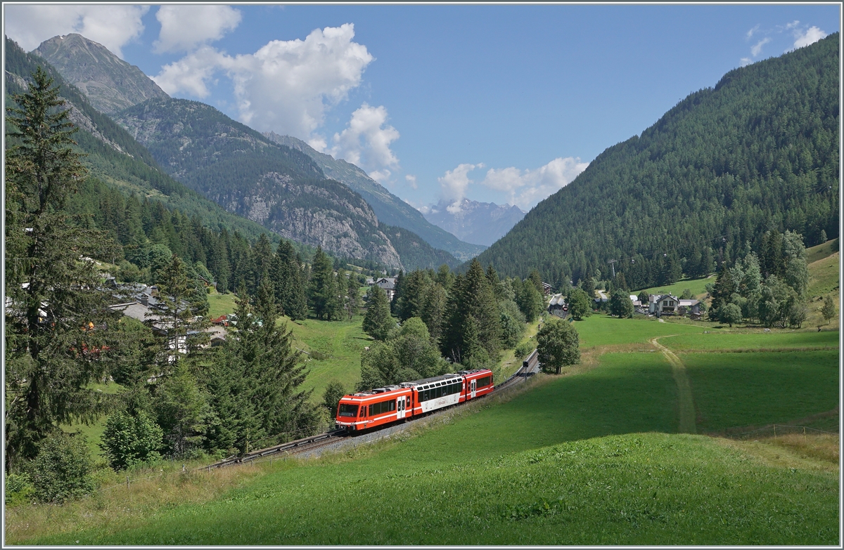 The SNCF ZRx 1853 is the TER on the way form Vallorcine to St Gervais Les Bains Le Fayette by Vallorcine. 

20.07.2021