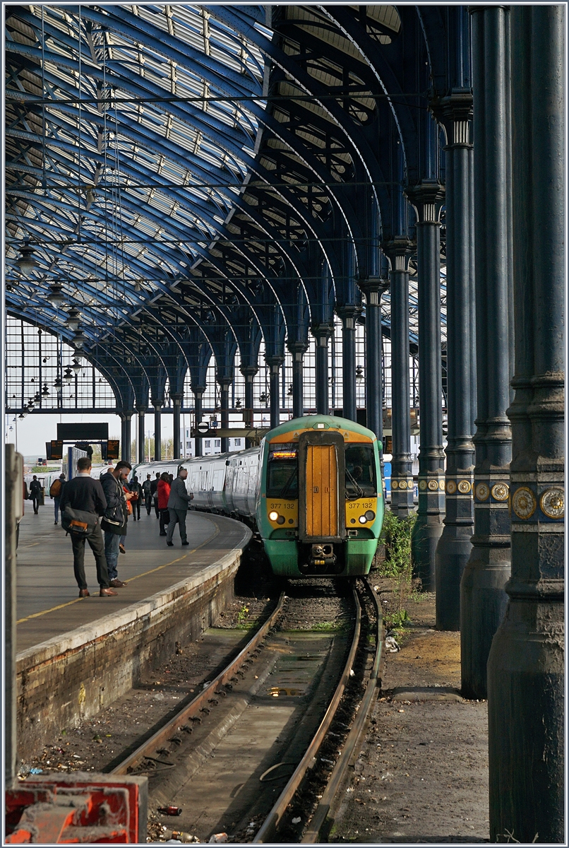 The Southern 377 132 is arriving at Brighton.
03.05.2018