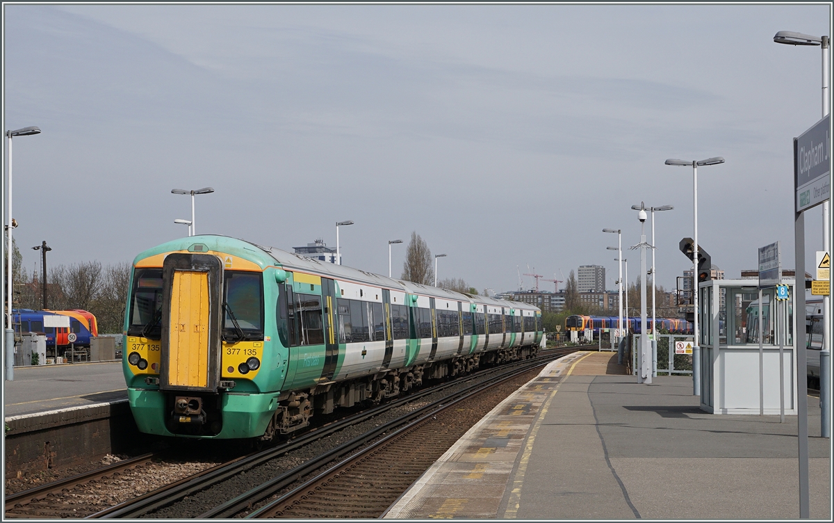 The Southern 377 135 in Clapham Junction.
21. 04.2016 (Queens 80. Birthday)