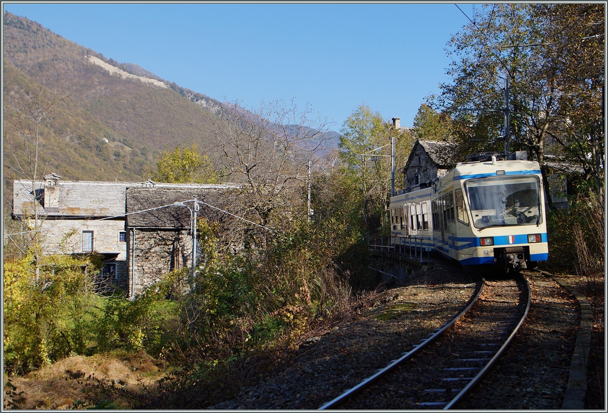 The SSIF ABe 4/6 on the way to Locarno by Verigo. 
31.10.2014