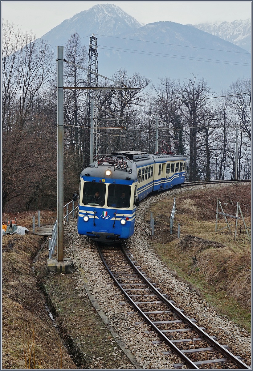 The SSIF ABe 8/8 22 Ticinio on the way to Re near Trontano.
31.01.2017